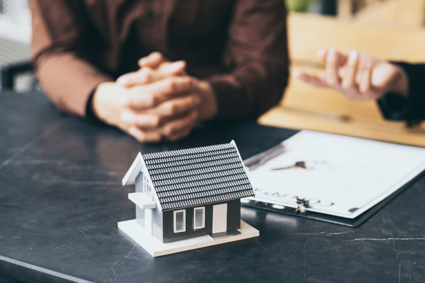 Navigând prin tranzacțiile imobiliare: Sfaturi esențiale pentru cumpărători